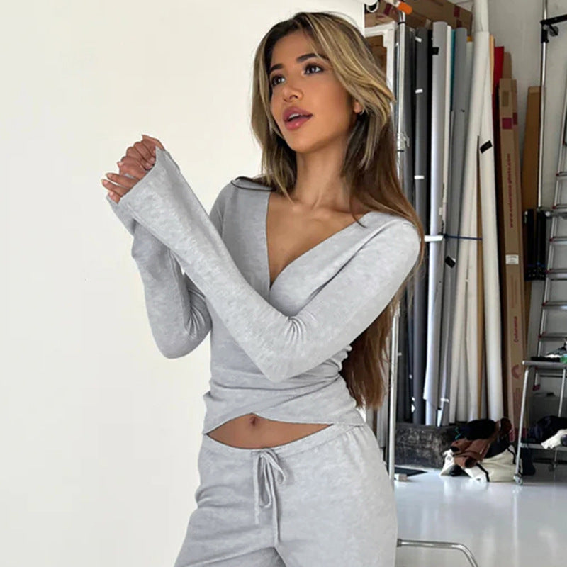 Damen nan Wickel-Cropped-Top mit tiefem V‑Ausschnitt, taillierter Wickelform und langen Glockenärmeln Shop Nory