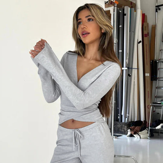 Damen nan Wickel-Cropped-Top mit tiefem V‑Ausschnitt, taillierter Wickelform und langen Glockenärmeln Shop Nory