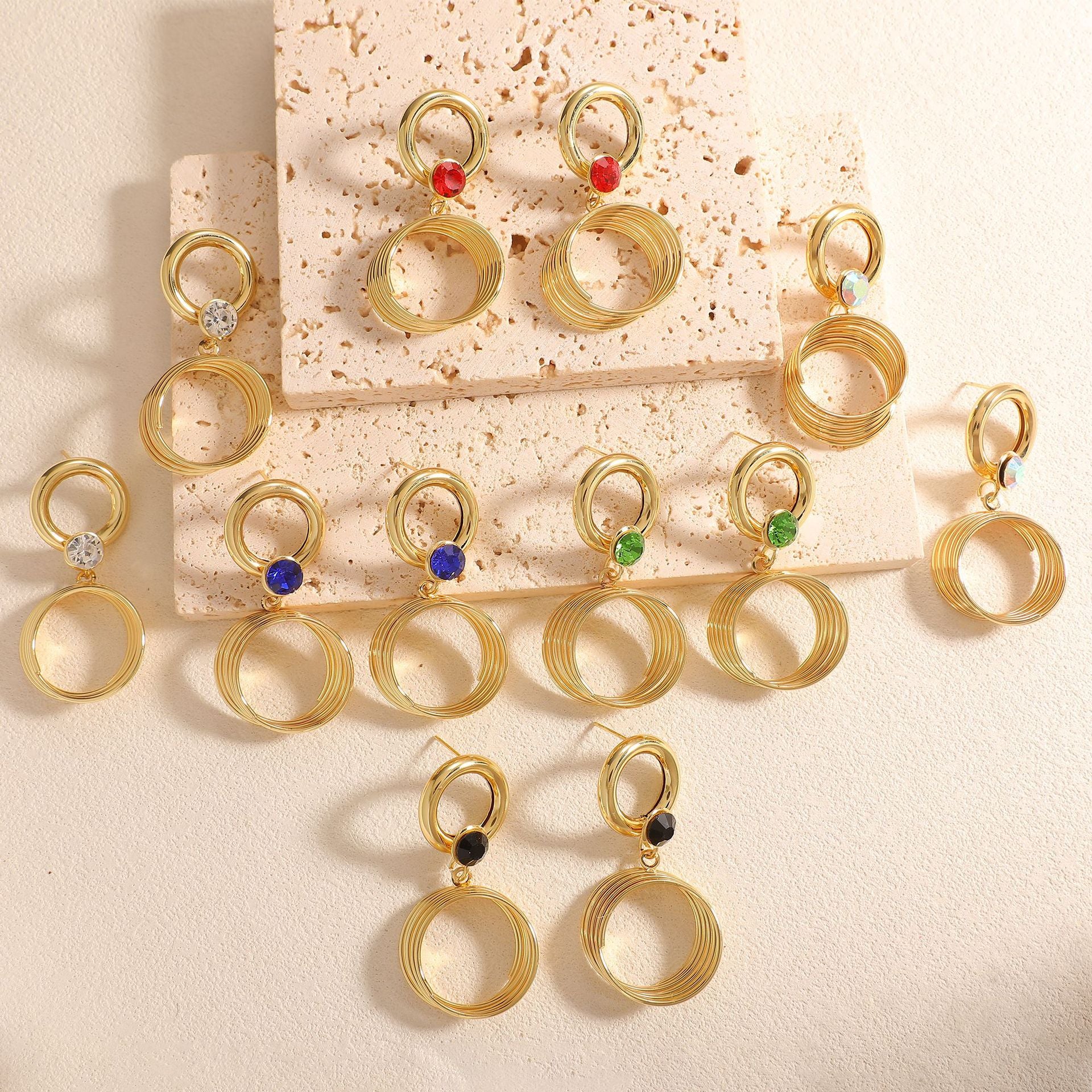 Damen Ohrringe mit elegantem spiralförmigem Design Shop Nory