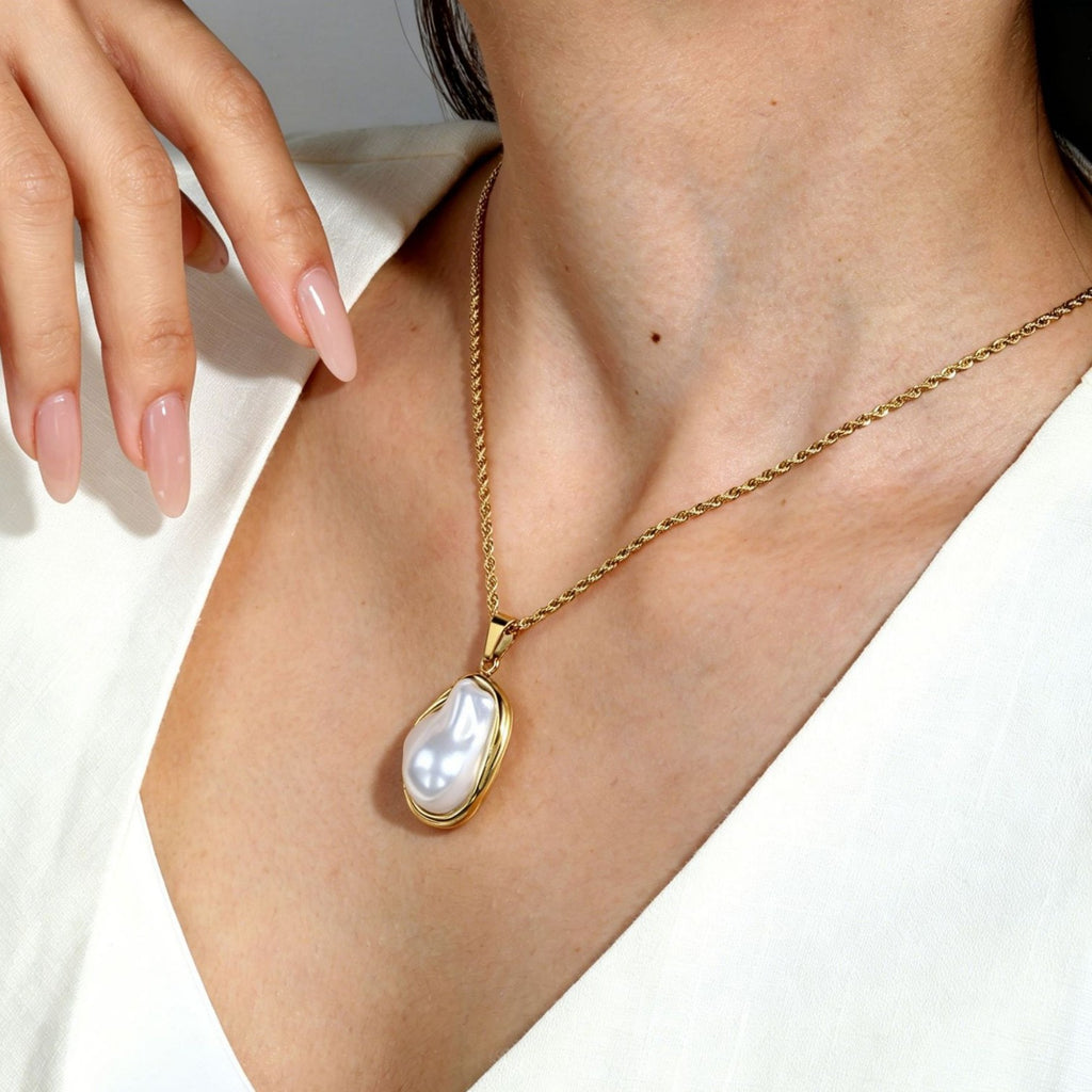 Damen Halskette mit herzförmigem Anhänger aus hochwertigem Edelstahl und luxuriöser Goldbeschichtung Shop Nory