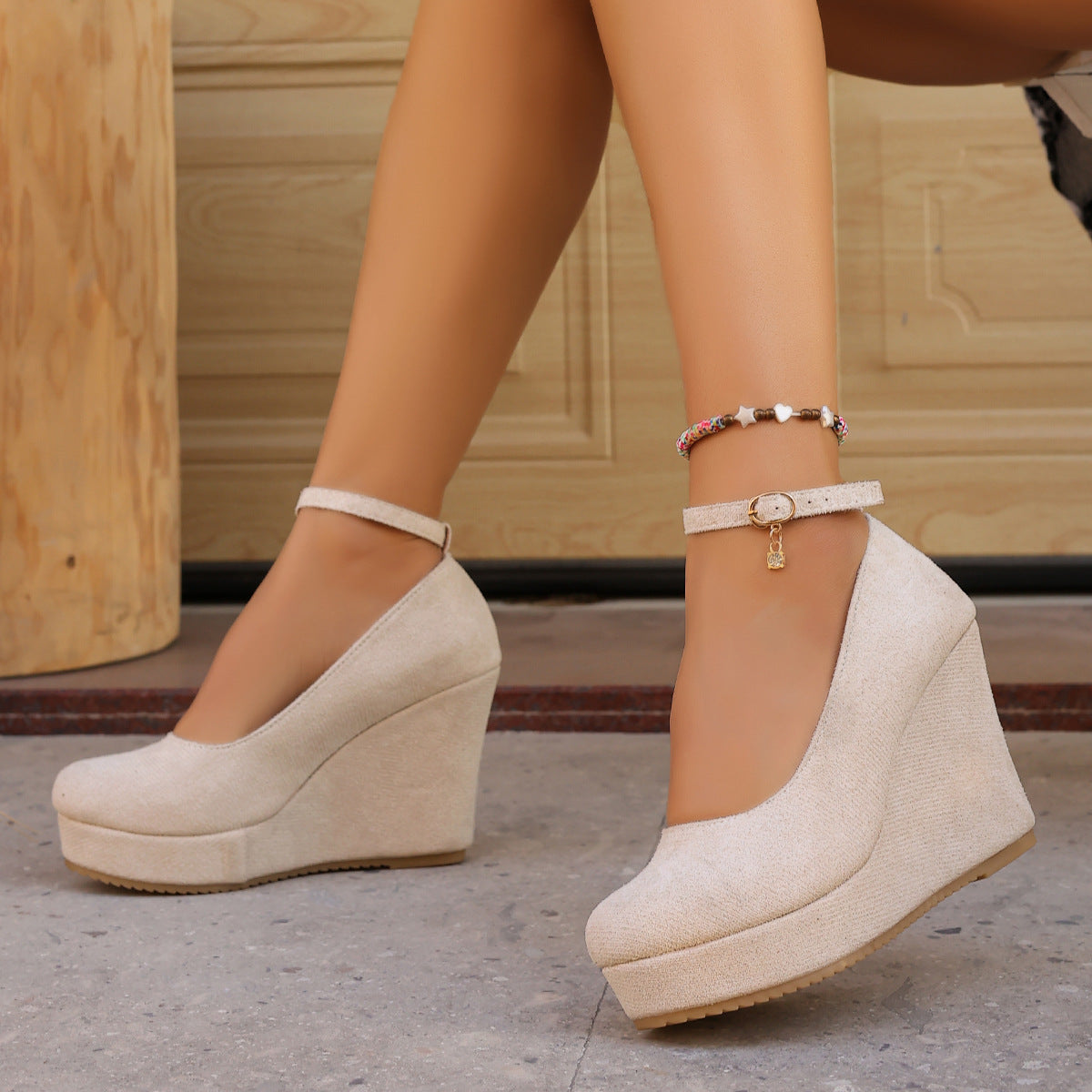 Damen Wedge-Pumps mit dekorativem Riemchen und exzellentem Fußbett