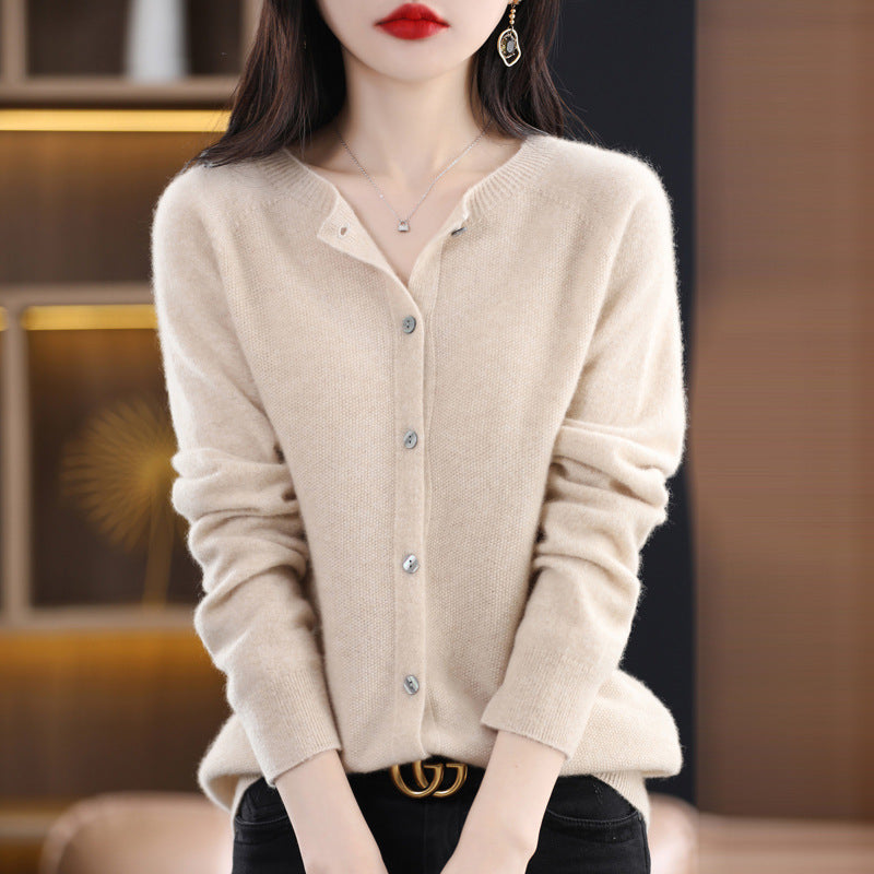 Damen Kurzgeschnittener Cardigan in Mohair‑Optik mit Rundhalsausschnitt und Perlmuttknöpfen Shop Nory