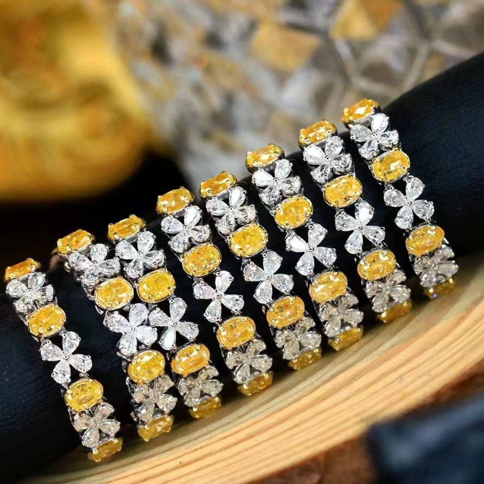 Damenring mit floralem Design und strahlenden Zirkonia-Steinen Shop Nory