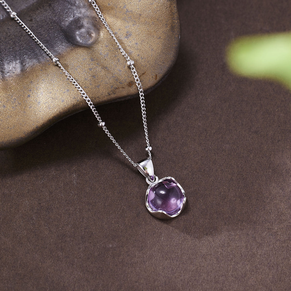 Damen Halskette mit elegantem Anhänger aus hochwertigem Amethyst und feiner Gliederkette Shop Nory