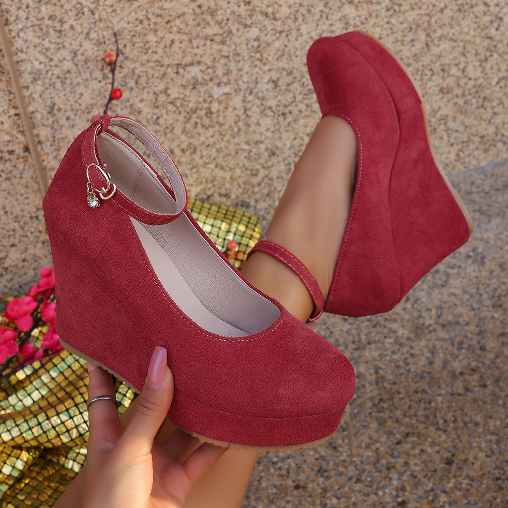 Damen Wedge-Pumps mit dekorativem Riemchen und exzellentem Fußbett