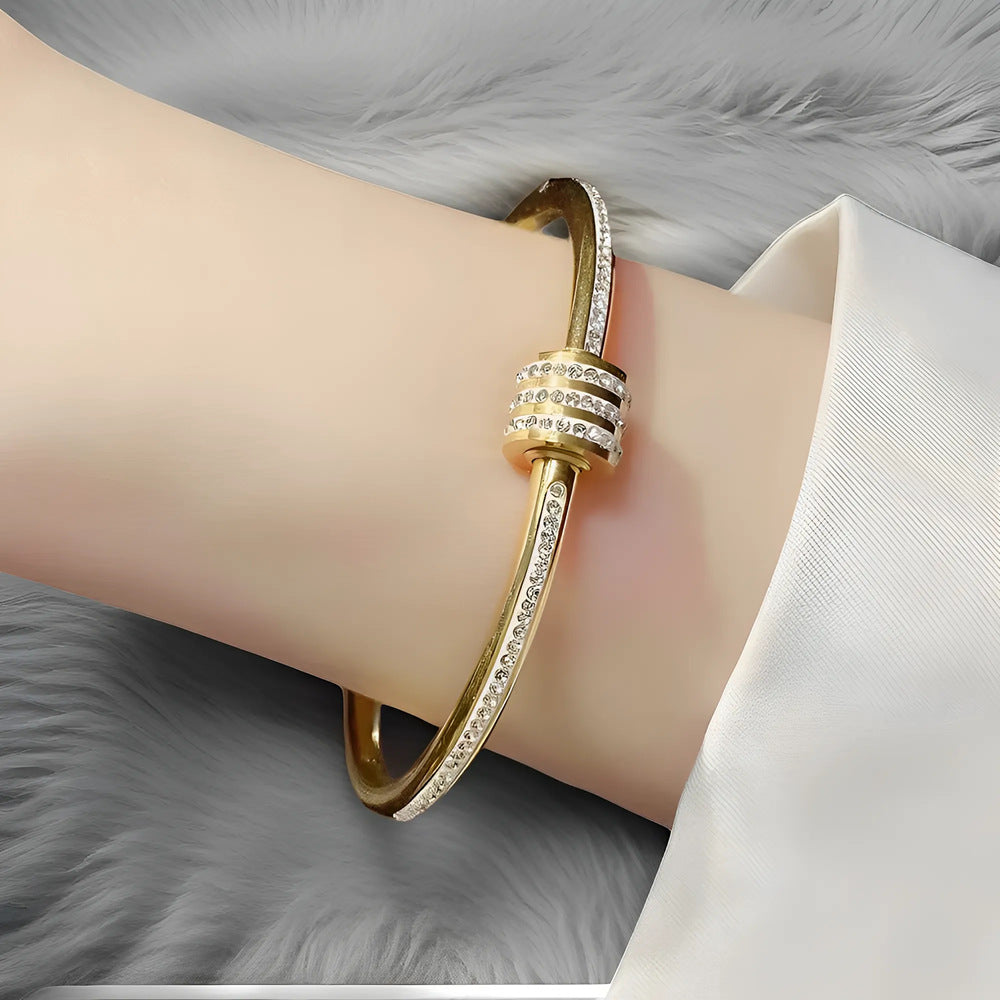 Damen Armreif mit funkelndem Zirkon-Besatz und elegantem Design Shop Nory