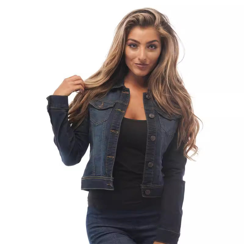 Damen klassische Denim-Jacke im modischen Schnitt mit Knopfdetails