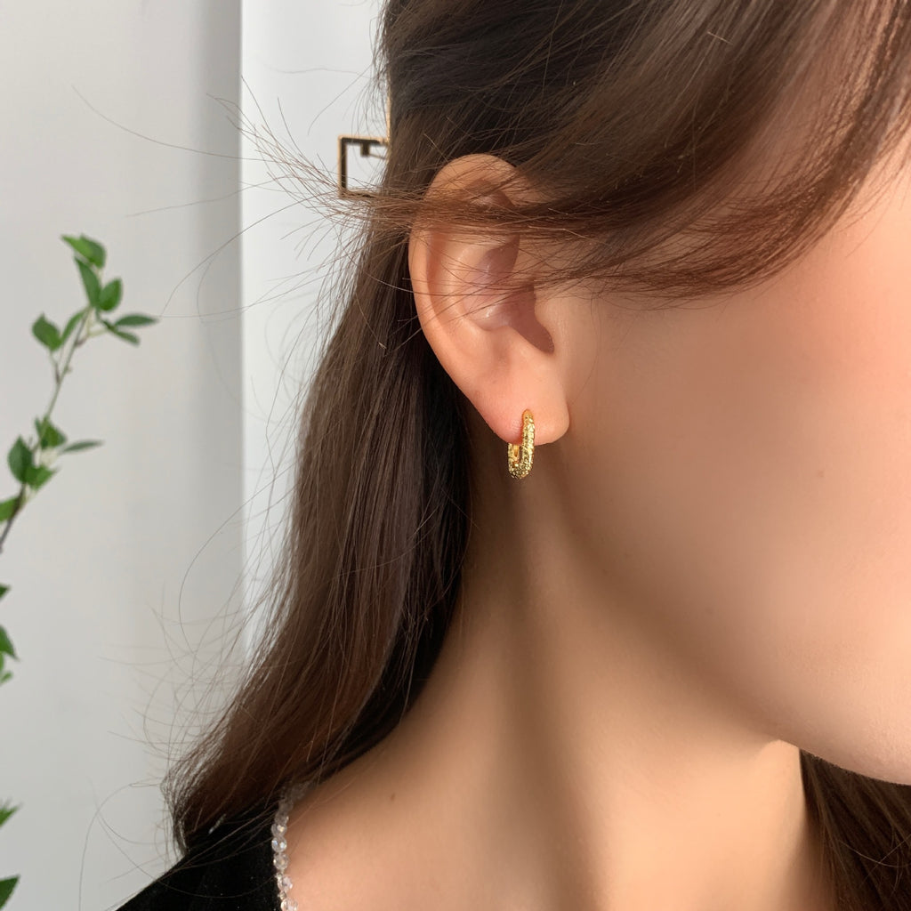 Damen Ohrstecker mit modernem, funkelndem Design Shop Nory