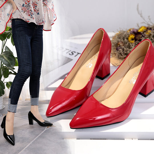 Damen Lack-Pumps mit spitzer Zehenpartie, mittelhohem Blockabsatz und gepolstertem Fußbett Shop Nory