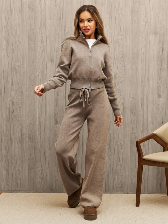Damen Feinstrick-Zweiteiler mit taillierter Zip-Kapuzenjacke und weiten High‑Waist Kordelhose Shop Nory