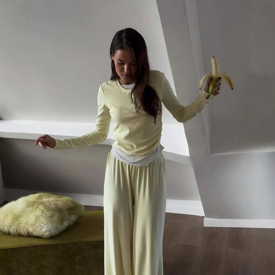 Damen Loungewear-Set aus weichem Modal mit Henley-Knopfleiste und weitem High‑Waist Loungehose Shop Nory