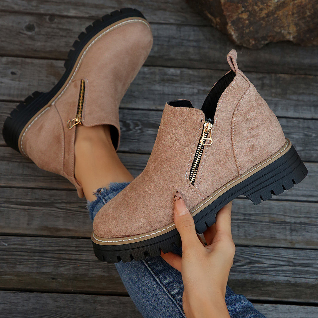 Damen Kurzschaft-Stiefelette aus Velourslederoptik mit profilierter Gummisohle und seitlichem Reißverschluss Shop Nory
