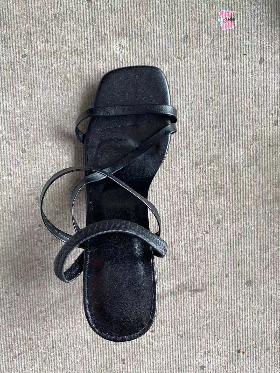 Damen elegante Absatzsandalen mit modischem Riemendesign