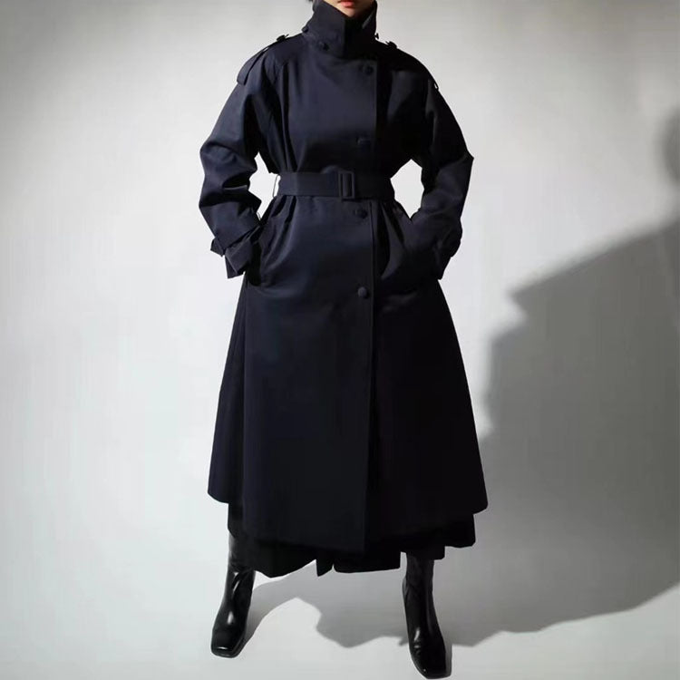 Damen Maxilanger Manteltrench mit verdeckter Knopfleiste, hohem Stehkragen und Taillengürtel Shop Nory
