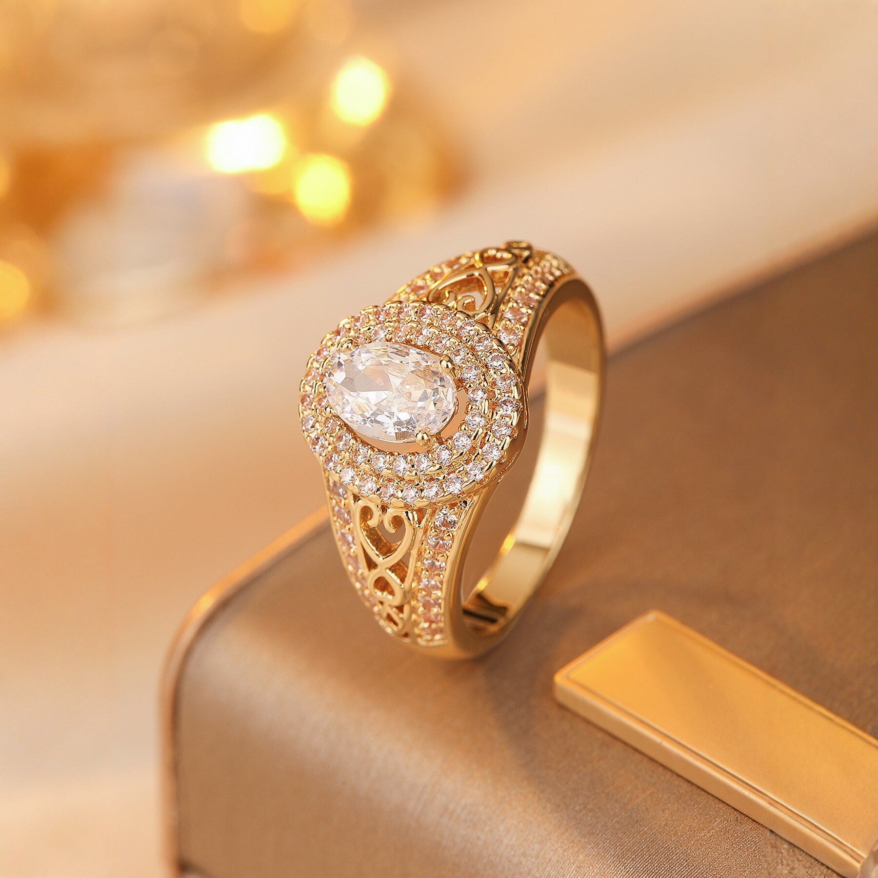 Damen Glänzender Ring mit eleganter Markenverzierung Shop Nory