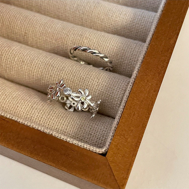 Damenring mit floralen Akzenten und filigranem Design Shop Nory
