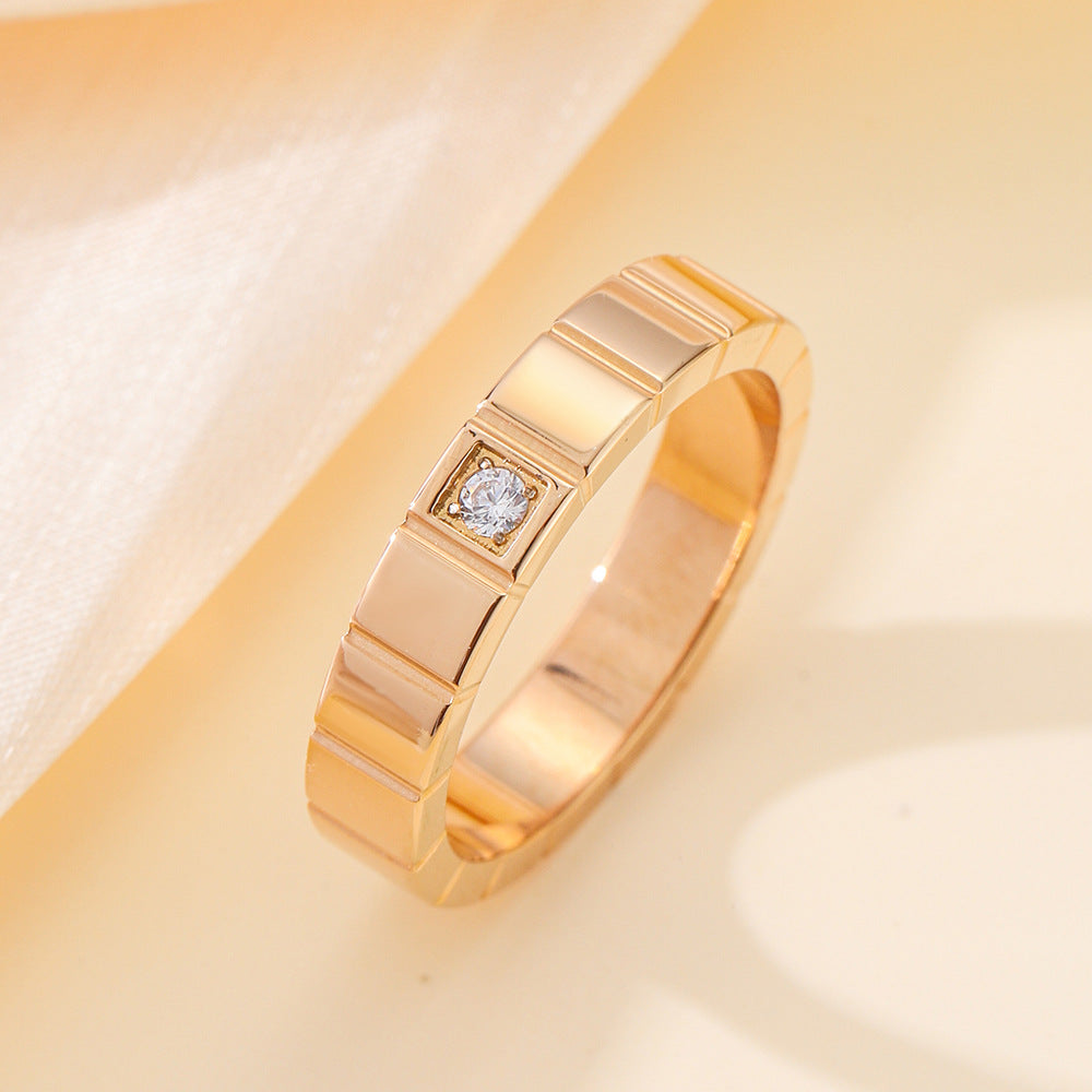 Damen eleganter Ring mit strukturiertem Design und funkelndem Zirkonia Shop Nory