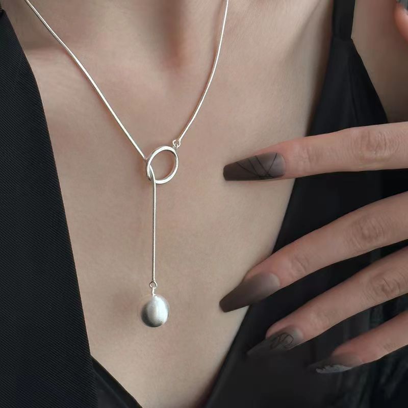 Damen elegantes Schmuckhalsband mit zeitlosem Kreisding und stilvollem Anhänger Shop Nory