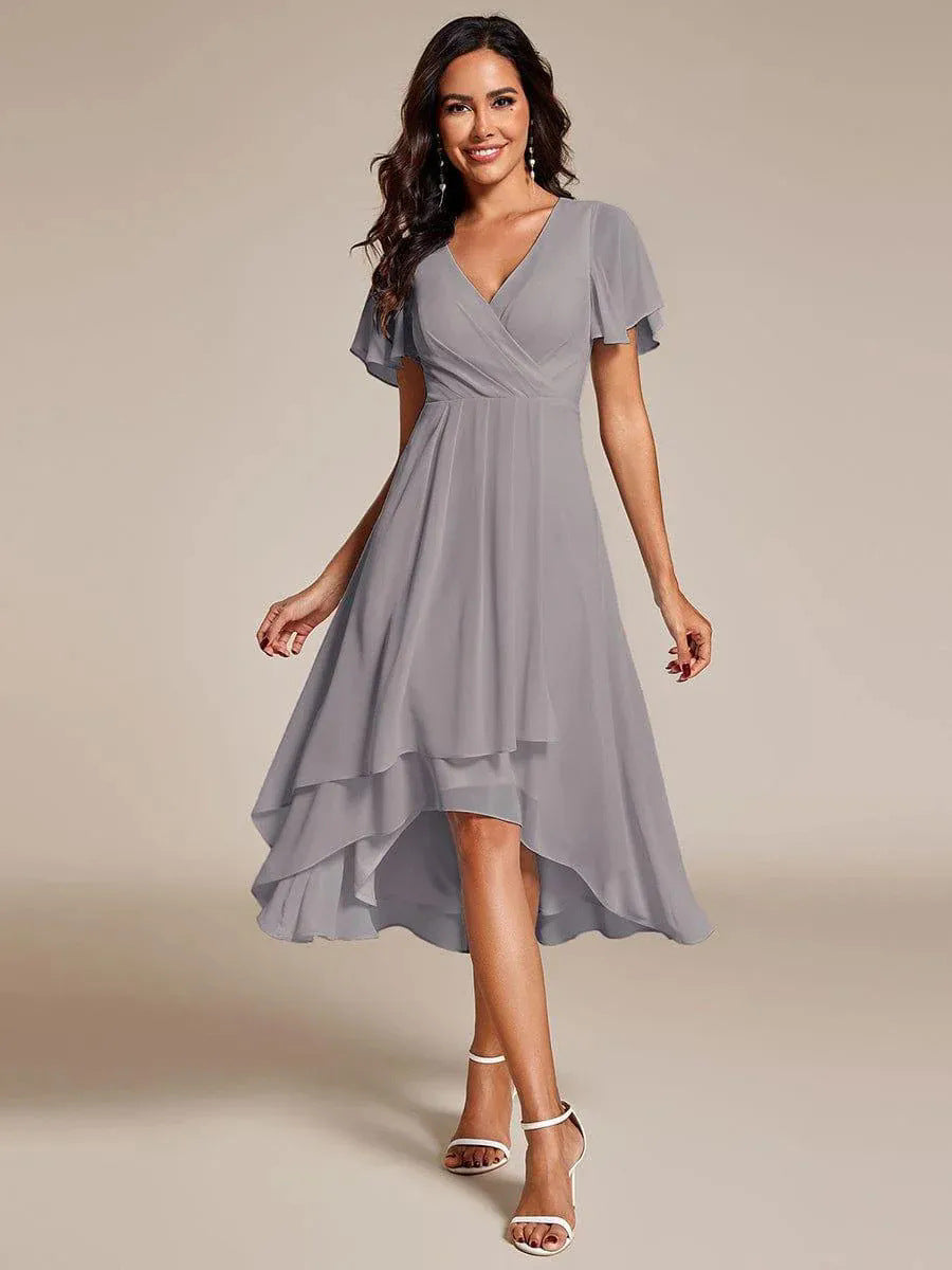 Damen elegantes Midikleid mit fließendem Stoff und asymmetrischen Ärmeln