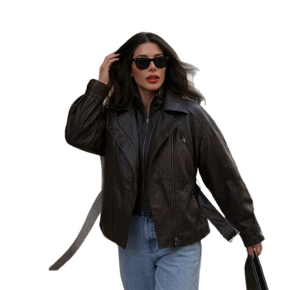 Damen Taillierte Lederimitat-Bikerjacke mit Bindegürtel und überschnittener Schulter Shop Nory