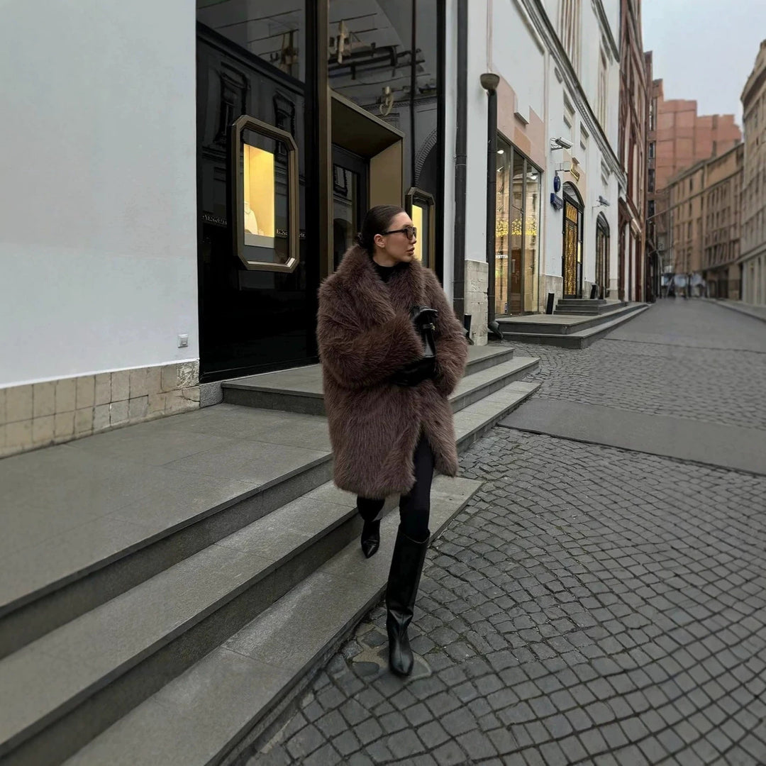 Damen Kurzmantel aus langfaserigem Shaggy-Faux-Fur mit extravoluminösem Schalkragen Shop Nory