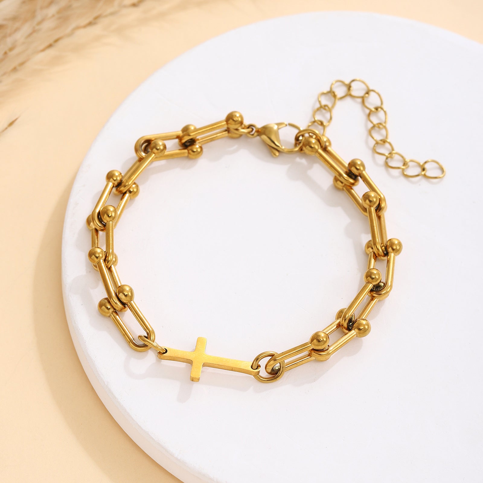Damenarmband mit außergewöhnlichem Kreuzdesign Shop Nory