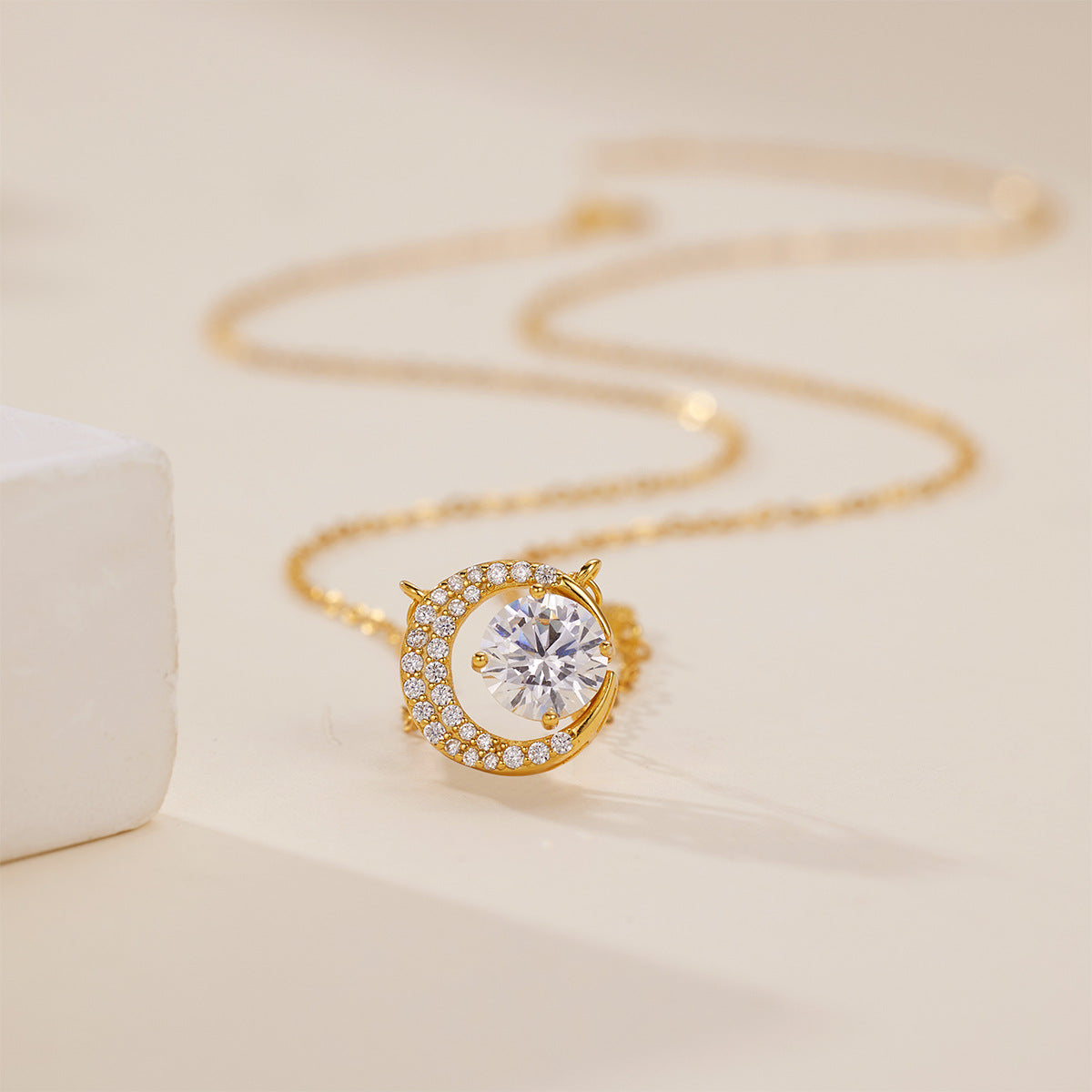 Damen Halskette mit elegantem Mond- und Sternanhänger Shop Nory