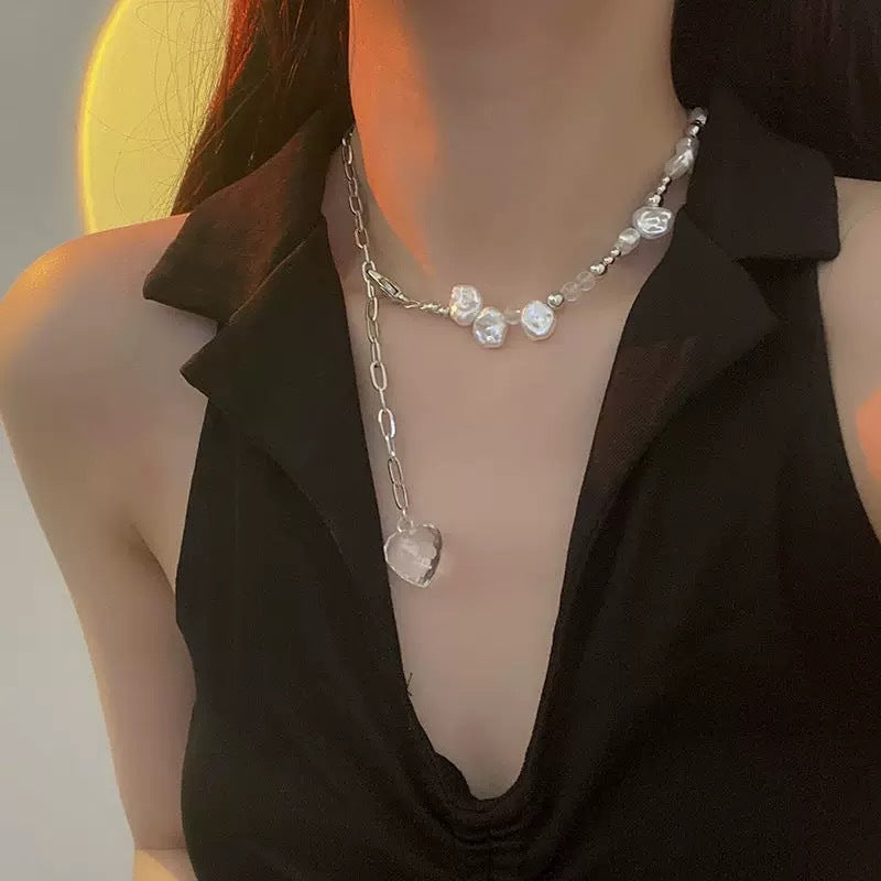Damen Kette mit eleganten Perlen-Details und funkelndem Herzanhänger Shop Nory