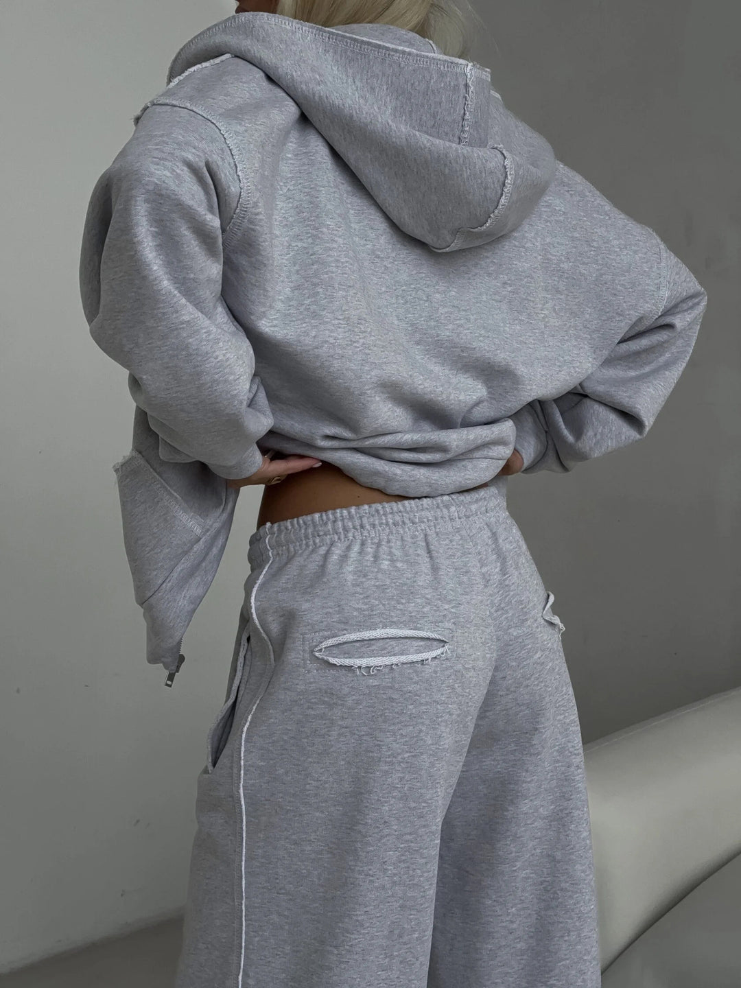 Damen oversized kurz geschnittener Kapuzenpullover und hochtaillierte Jogginghose Set aus Bio-Baumwollfleece Shop Nory