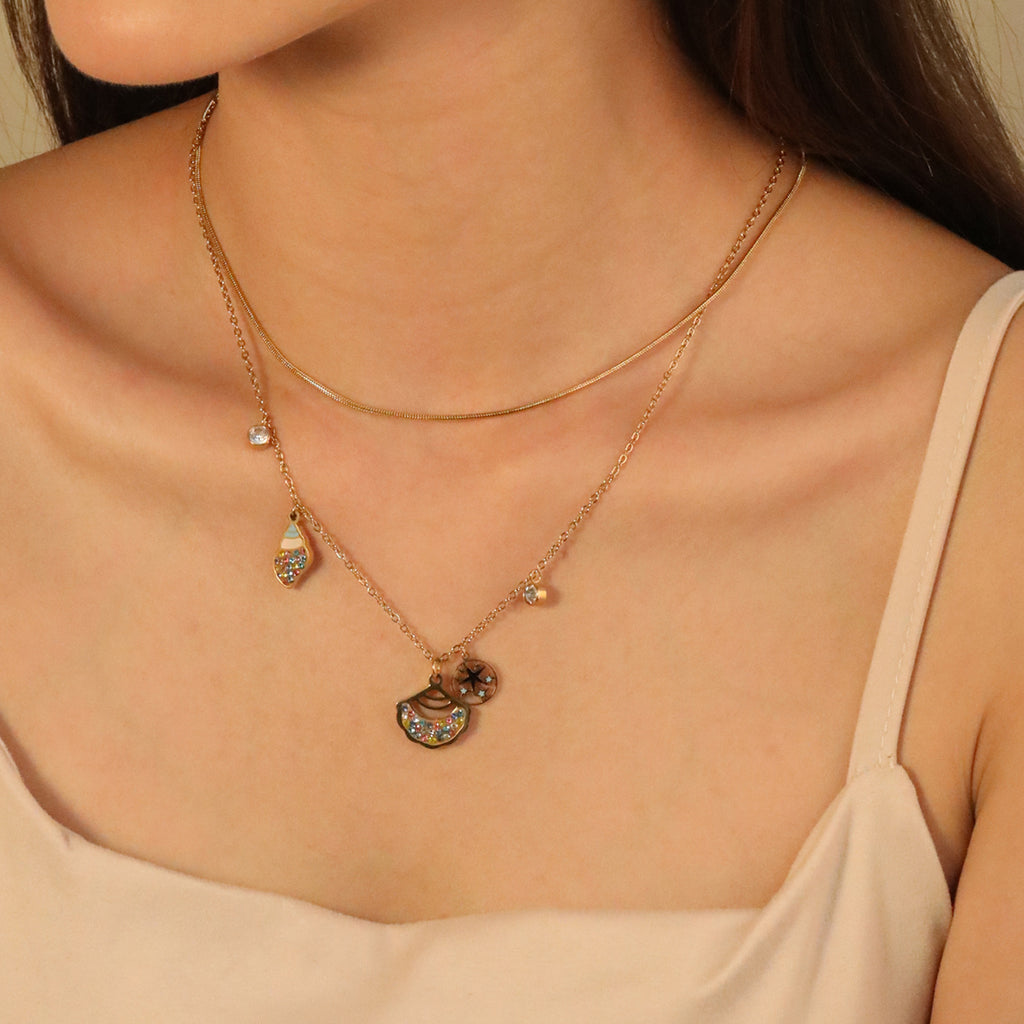 Damen mehrlagige Halskette mit bunten Anhängern und hochwertigen Details Shop Nory