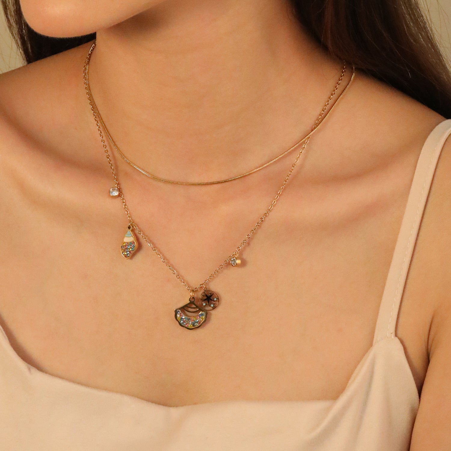 Damen mehrlagige Halskette mit bunten Anhängern und hochwertigen Details Shop Nory