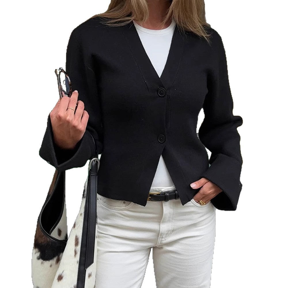 Damen Taillierte Feinstrickjacke mit tiefem V-Ausschnitt und breiten Manschetten Shop Nory