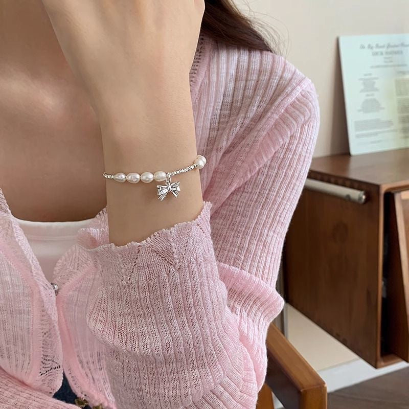 Damen zarte Halskette mit verspieltem Herzanhänger und eleganten Perlen Shop Nory