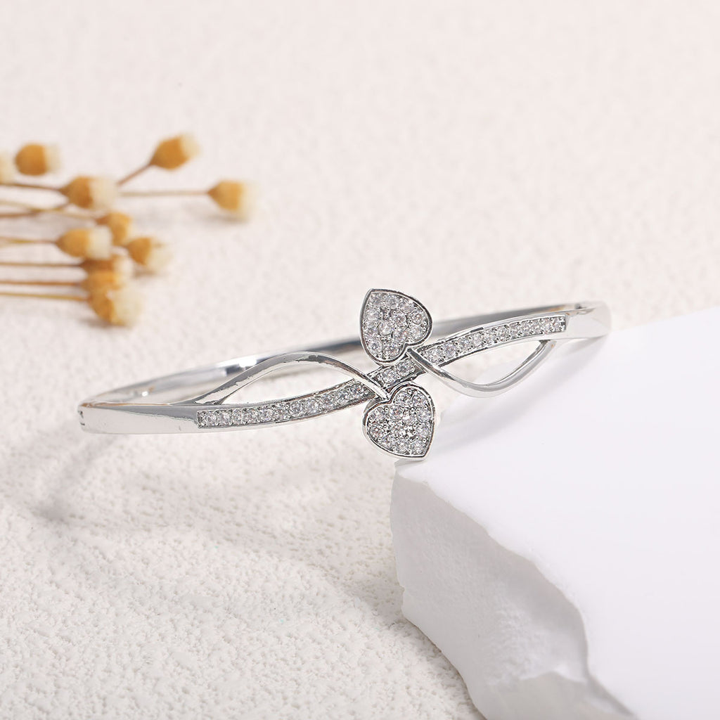 Damen Armreif mit elegantem Unendlichkeit-Muster und funkelnden Zirkonia Shop Nory