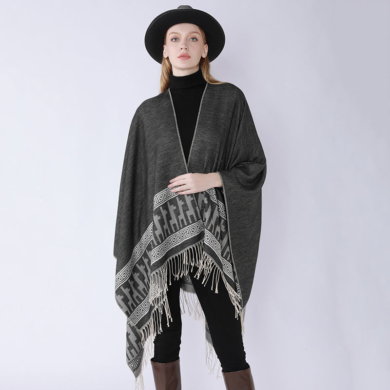 Damen Capeponcho aus feinem Wollmix mit ornamentaler Bordürenkante und Zipfelrand Shop Nory