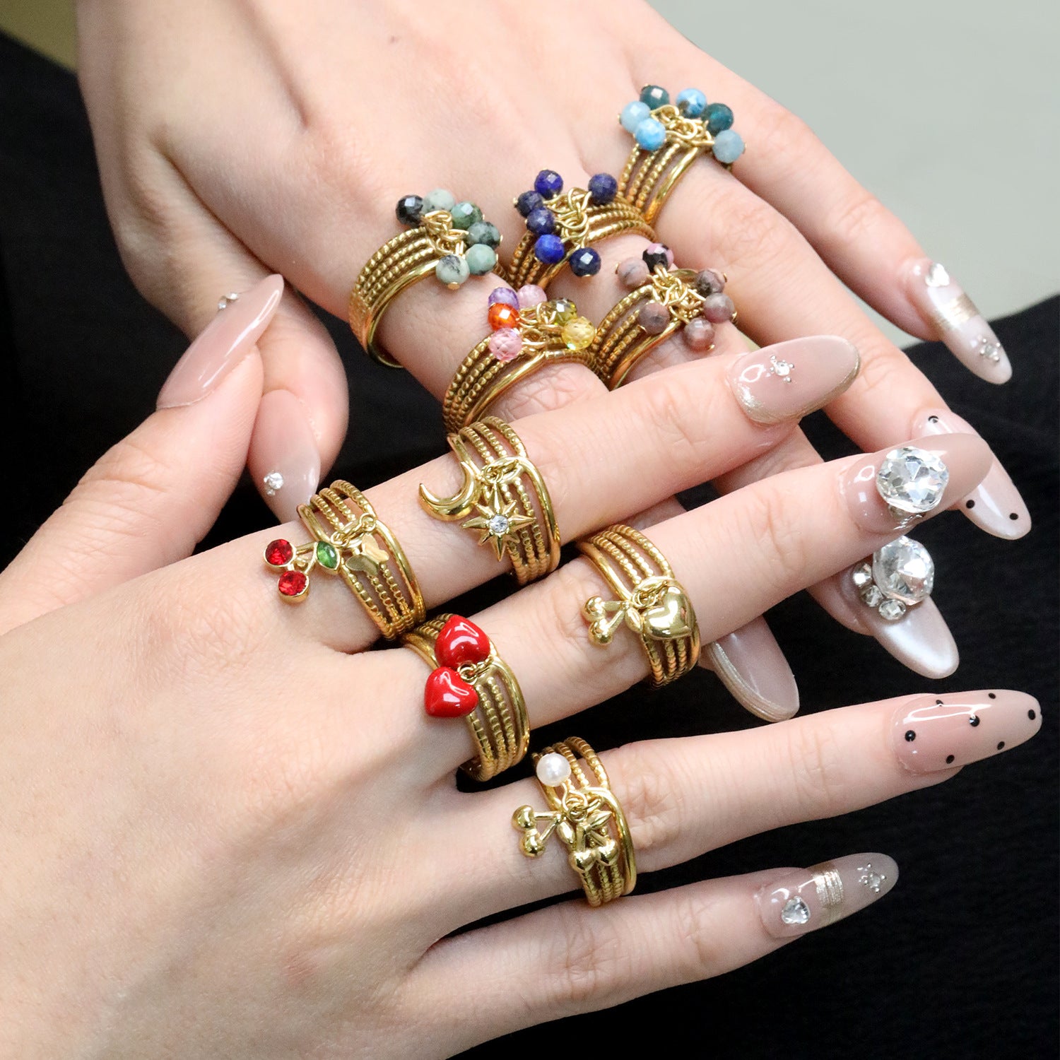 Damen Ring mit bunten Kristall-Akzenten und geschwungenem Design Shop Nory