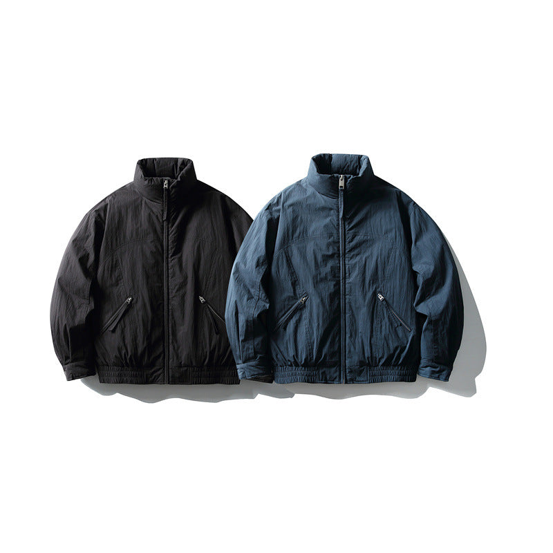 Herren Minimalistische Boxy Windbreaker-Jacke mit hohem Stehkragen und schrägen Reißverschlusstaschen Shop Nory