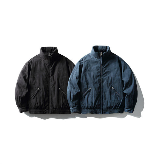 Herren Minimalistische Boxy Windbreaker-Jacke mit hohem Stehkragen und schrägen Reißverschlusstaschen Shop Nory