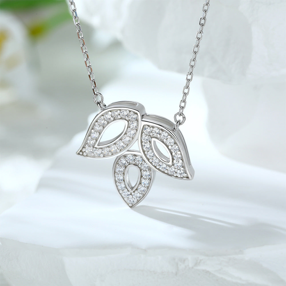 Damen Ring mit floralen Akzenten und funkelnden Zirkonia-Steinen Shop Nory
