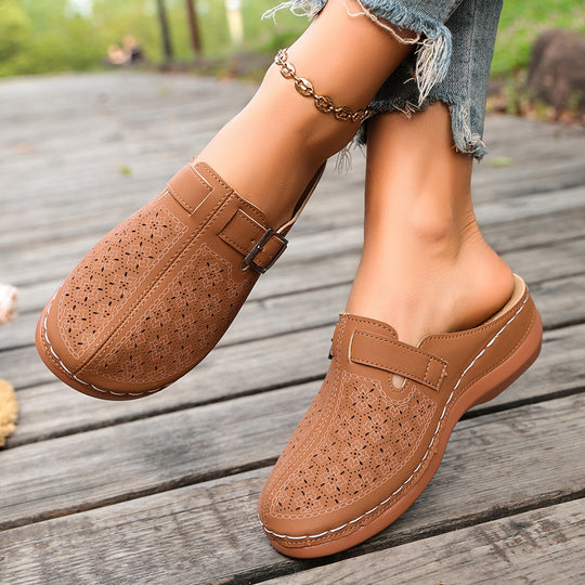 Damen Komfort-Mule mit verstellbarem Schnallenriemen und ornamentaler Lochprägung Shop Nory