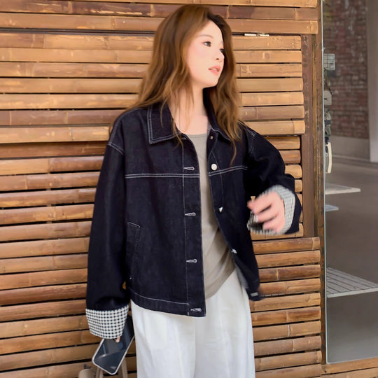 Damen Boxy-Jeansjacke mit kontrastierenden Nähten, Kordelzugsaum und karierten Manschetten Shop Nory