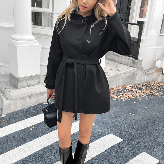 Damen nan taillierter Kurzmantel mit Stehkragen, Bindegürtel und Raglanärmeln Shop Nory