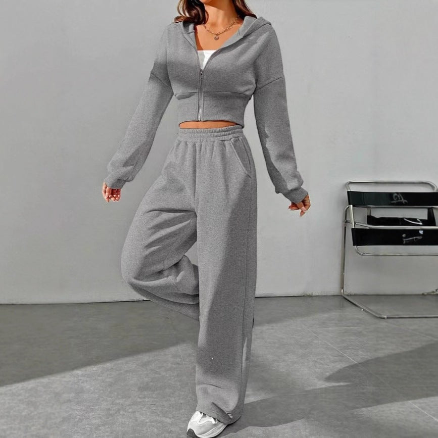 Damen nan kurzes Kapuzen-Sweatshirt mit Reißverschluss und weite High-Waist Jogginghose Shop Nory