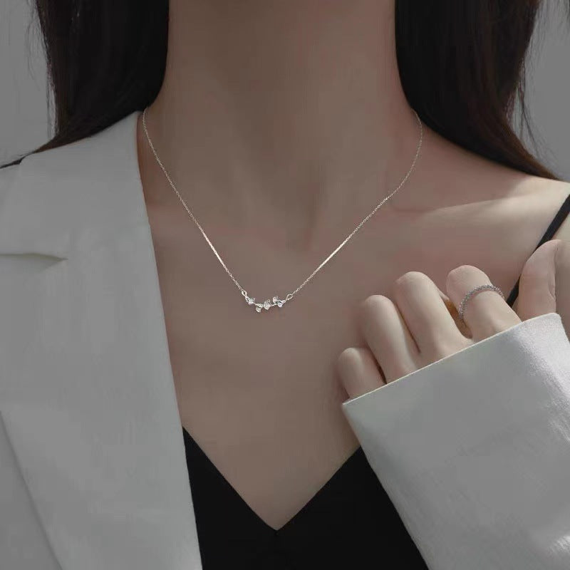 Damen filigrane Halskette mit floralem Design Shop Nory