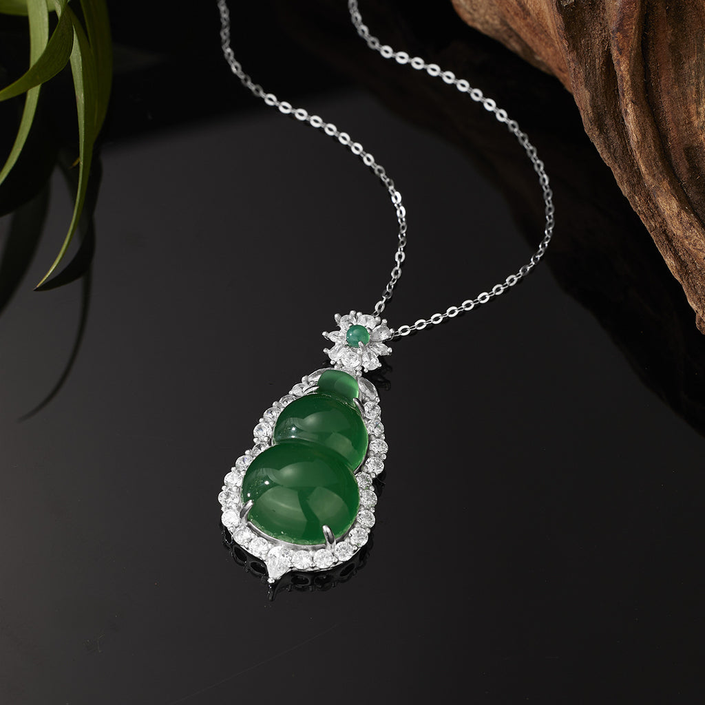 Damen Anhänger mit exotischem Jade-Design und funkelnden Zirkonia Shop Nory