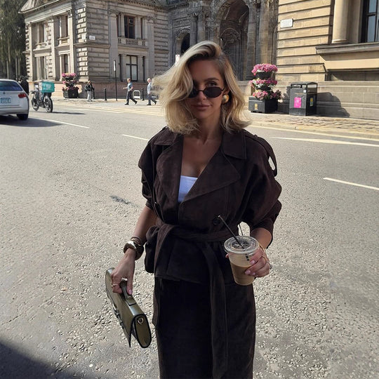 Damen Velours‑Suede Trenchcoat mit Taillengürtel und Peplum‑Silhouette Shop Nory