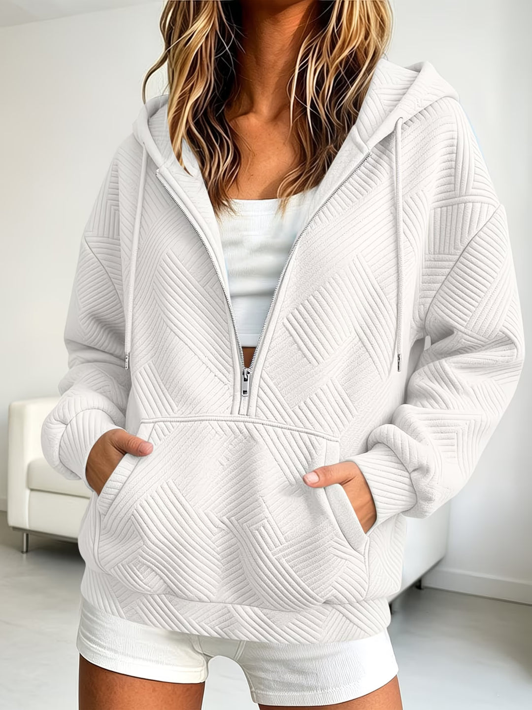 Damen Gequilteter Half-Zip Kapuzenpullover mit geometrischer Steppstruktur Shop Nory