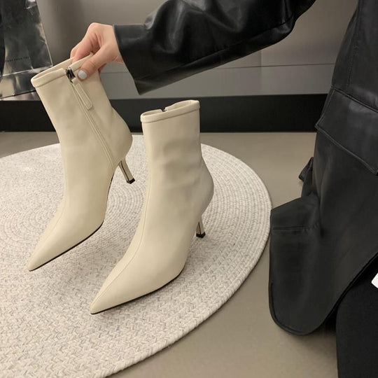 Damen knöchelhohe Stretch-Stiefelette mit spitzer Zehenpartie und schlankem Sculpted-Absatz Shop Nory