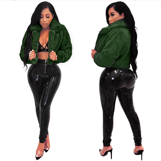 Damen Cropped Kunstpelz‑Blouson mit tailliertem Schnitt, Stehkragen und weichem Teddy‑Finish Shop Nory