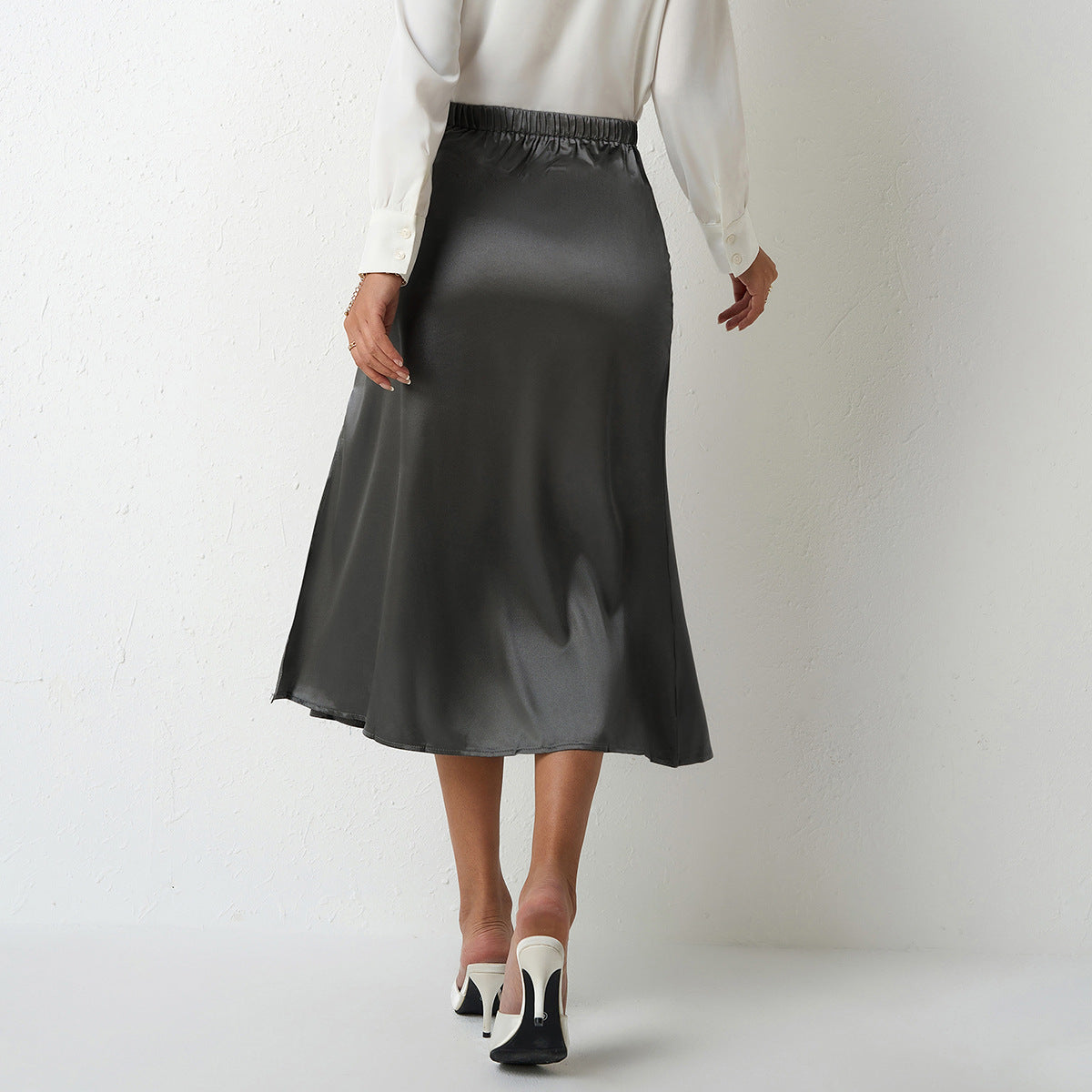 Damen eleganter Satin-Midirock mit fließendem Schnitt und hohem Bund